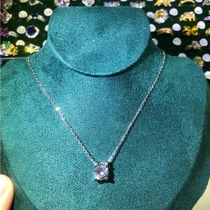 Elegant Silver Necklace with Clear Gemstone